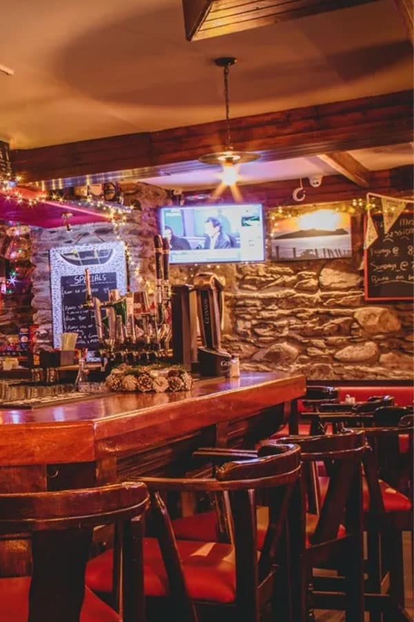 600x900 0005 Another local bar