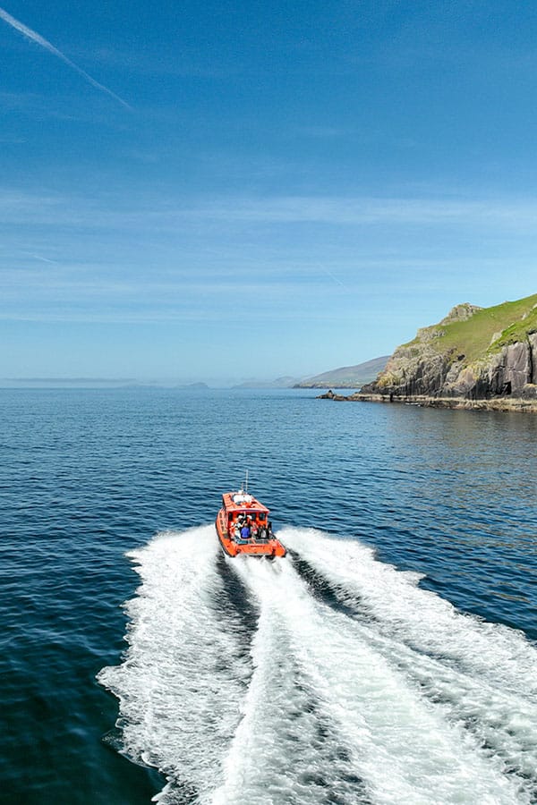 600x900 0015 Boat at speed