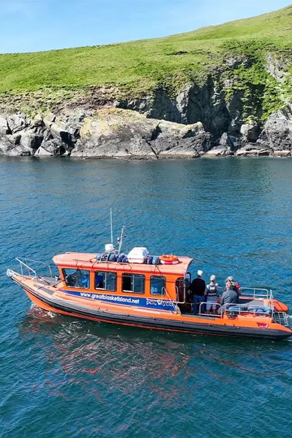 600x900 0024 Boat at cruise